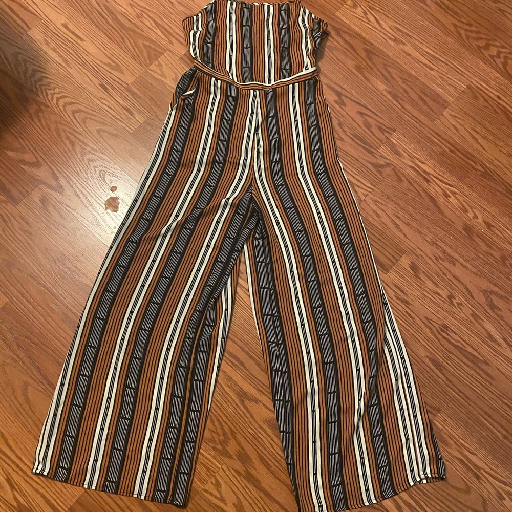 FOREVER 21   Sleeveless jumpsuit medium - Picture 2 of 9